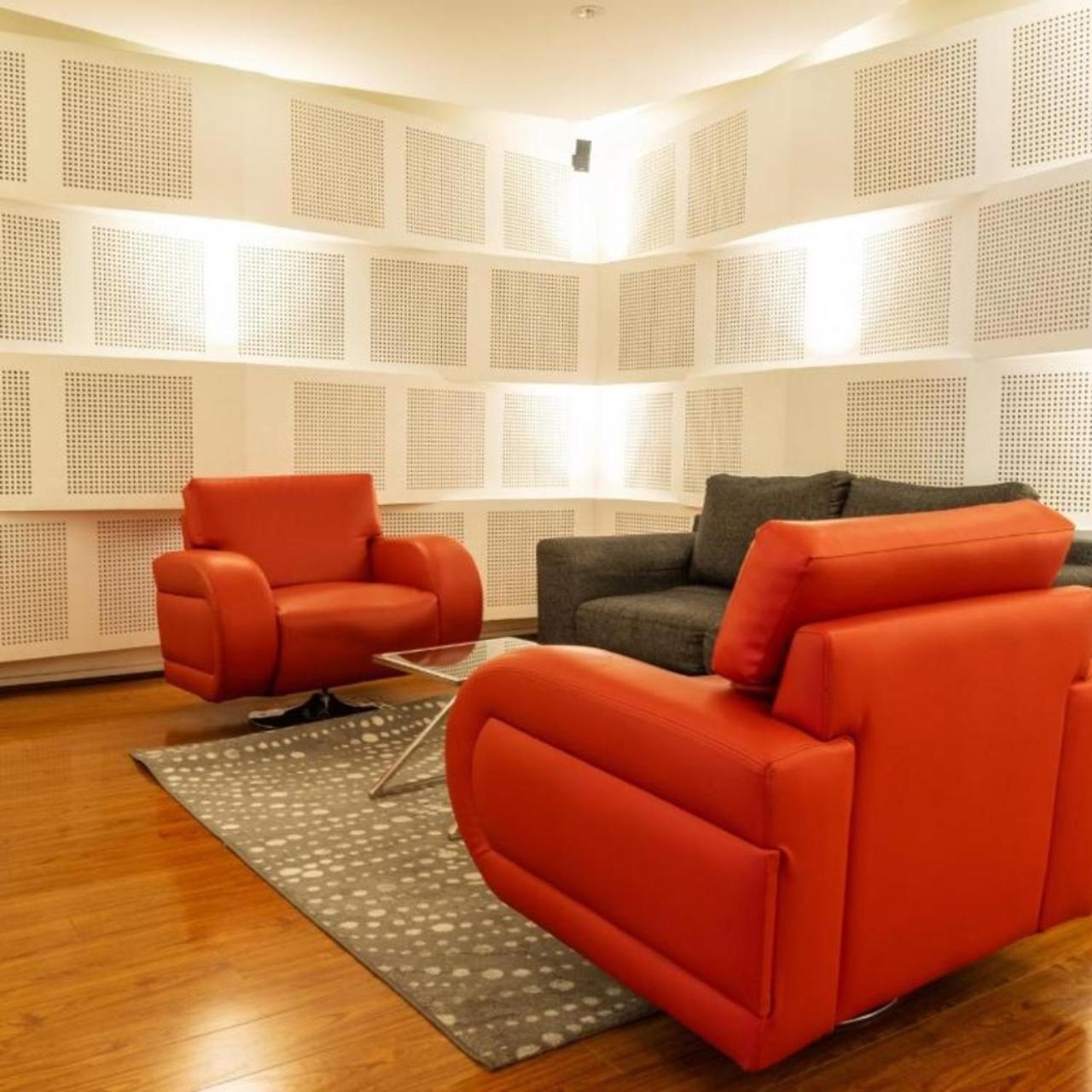Quo Quality Hotel Manizales Exterior photo A room with sound absorbing wall panels