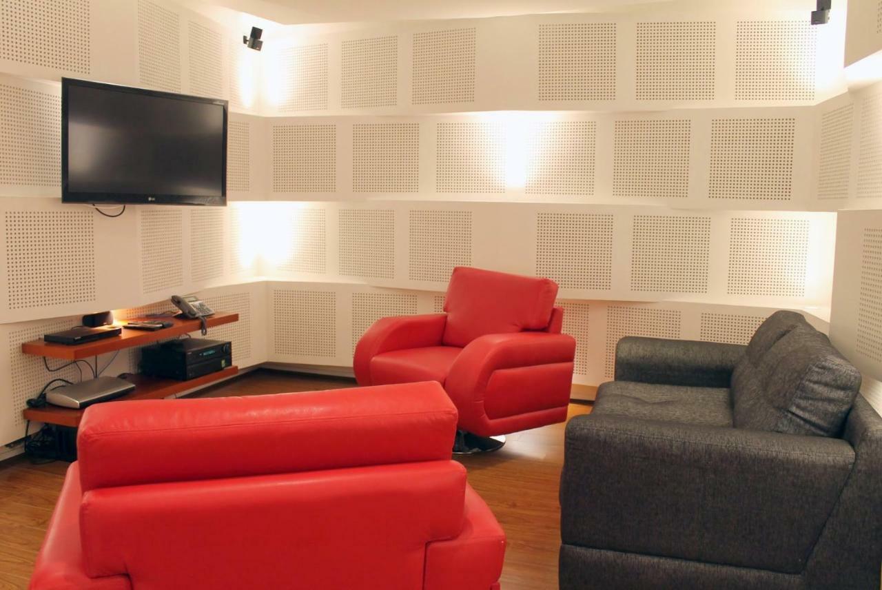 Quo Quality Hotel Manizales Exterior photo A home theater